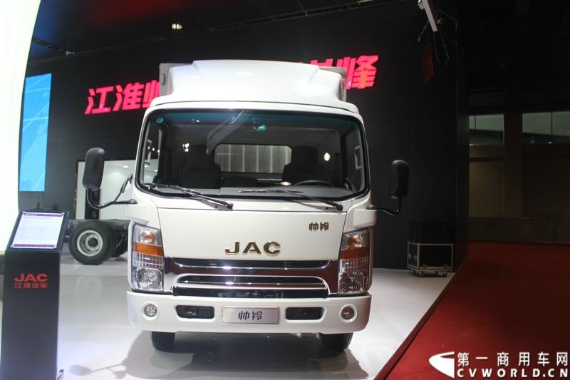   2014年11月20日-23日, 2014广州国际商用车展在广州琶洲中国进出口商品交易会展馆B区举行。作为国内主流商用车企业之一，此次江淮汽车携旗下帅铃全系主力车型及帅铃威司达中卡亮相。图为江淮帅铃HFC 5048XXYP71K1C2型载货车 