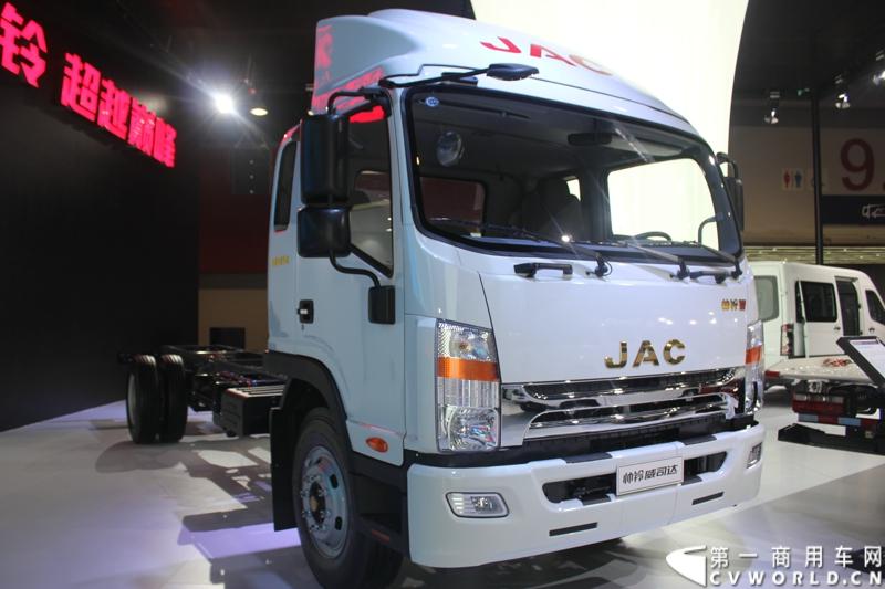   2014年11月20日-23日, 2014广州国际商用车展在广州琶洲中国进出口商品交易会展馆B区举行。作为国内主流商用车企业之一，此次江淮汽车携旗下帅铃全系主力车型及帅铃威司达中卡亮相。图为帅铃W系威司达 