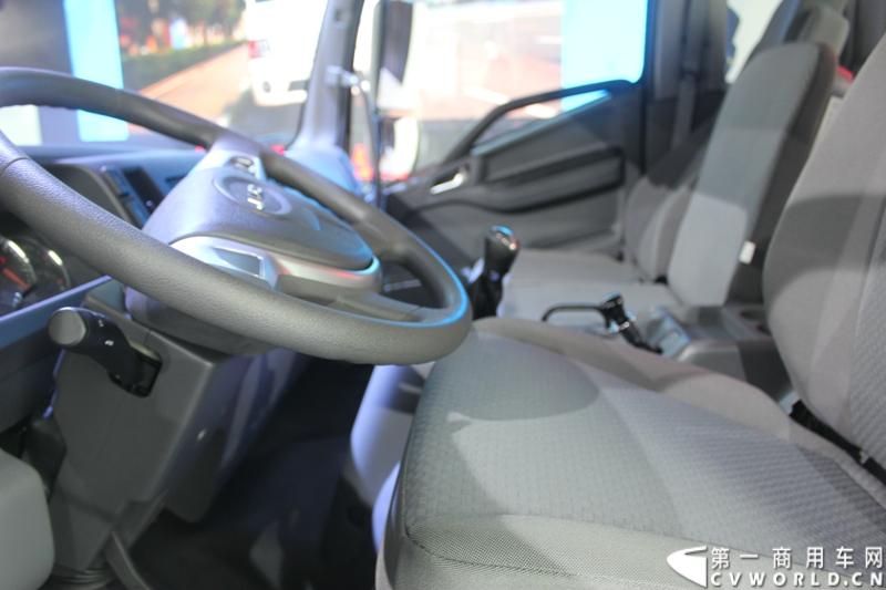   2014年11月20日-23日, 2014广州国际商用车展在广州琶洲中国进出口商品交易会展馆B区举行。作为国内主流商用车企业之一，此次江淮汽车携旗下帅铃全系主力车型及帅铃威司达中卡亮相。图为帅铃W系威司达 