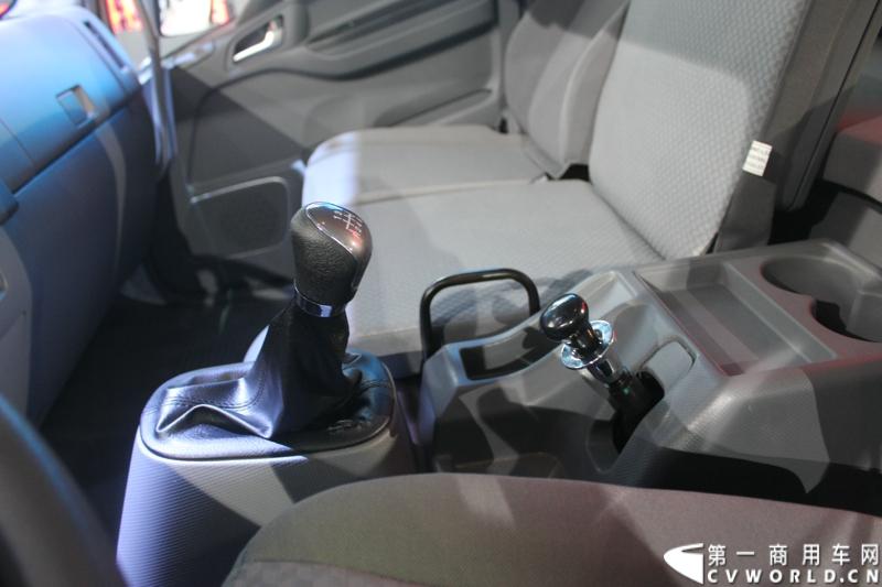   2014年11月20日-23日, 2014广州国际商用车展在广州琶洲中国进出口商品交易会展馆B区举行。作为国内主流商用车企业之一，此次江淮汽车携旗下帅铃全系主力车型及帅铃威司达中卡亮相。图为帅铃W系威司达 