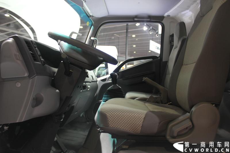   2014年11月20日-23日, 2014广州国际商用车展在广州琶洲中国进出口商品交易会展馆B区举行。作为国内主流商用车企业之一，此次江淮汽车携旗下帅铃全系主力车型及帅铃威司达中卡亮相。图为江淮帅铃HFC 5048XXYP71K1C2型载货车 