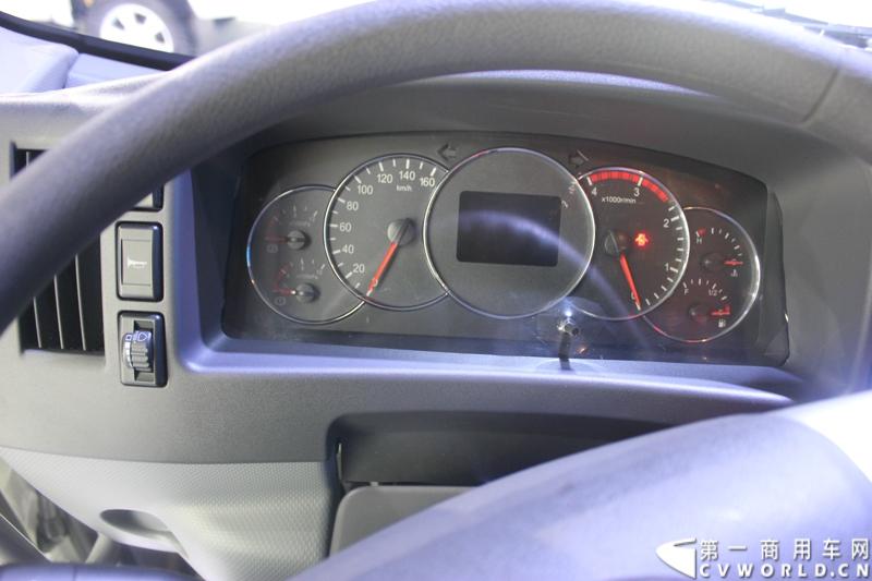   2014年11月20日-23日, 2014广州国际商用车展在广州琶洲中国进出口商品交易会展馆B区举行。作为国内主流商用车企业之一，此次江淮汽车携旗下帅铃全系主力车型及帅铃威司达中卡亮相。图为帅铃W系威司达 