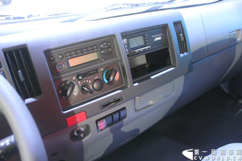   2014年11月20日-23日, 2014广州国际商用车展在广州琶洲中国进出口商品交易会展馆B区举行。作为国内主流商用车企业之一，此次江淮汽车携旗下帅铃全系主力车型及帅铃威司达中卡亮相。图为帅铃W系威司达 