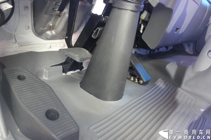   2014年11月20日-23日, 2014广州国际商用车展在广州琶洲中国进出口商品交易会展馆B区举行。作为国内主流商用车企业之一，此次江淮汽车携旗下帅铃全系主力车型及帅铃威司达中卡亮相。图为帅铃W系威司达 