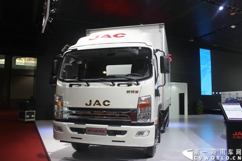   2014年11月20日-23日, 2014广州国际商用车展在广州琶洲中国进出口商品交易会展馆B区举行。作为国内主流商用车企业之一，此次江淮汽车携旗下帅铃全系主力车型及帅铃威司达中卡亮相。图为帅铃威司达中卡 