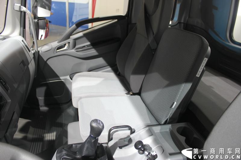   2014年11月20日-23日, 2014广州国际商用车展在广州琶洲中国进出口商品交易会展馆B区举行。作为国内主流商用车企业之一，此次江淮汽车携旗下帅铃全系主力车型及帅铃威司达中卡亮相。图为帅铃威司达中卡 