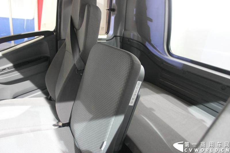   2014年11月20日-23日, 2014广州国际商用车展在广州琶洲中国进出口商品交易会展馆B区举行。作为国内主流商用车企业之一，此次江淮汽车携旗下帅铃全系主力车型及帅铃威司达中卡亮相。图为帅铃威司达中卡 