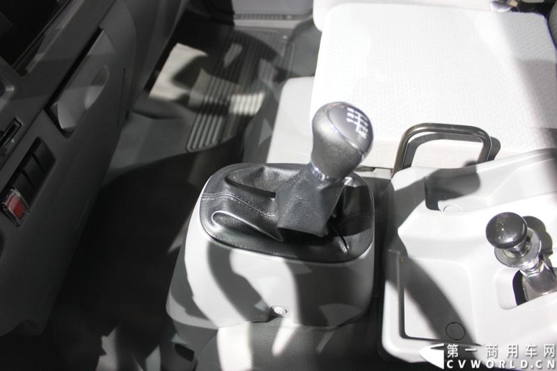   2014年11月20日-23日, 2014广州国际商用车展在广州琶洲中国进出口商品交易会展馆B区举行。作为国内主流商用车企业之一，此次江淮汽车携旗下帅铃全系主力车型及帅铃威司达中卡亮相。图为帅铃威司达中卡 