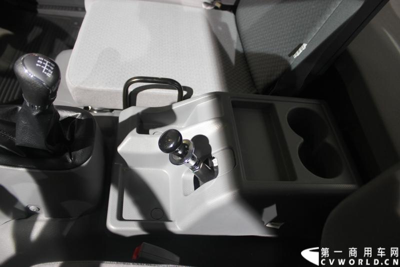   2014年11月20日-23日, 2014广州国际商用车展在广州琶洲中国进出口商品交易会展馆B区举行。作为国内主流商用车企业之一，此次江淮汽车携旗下帅铃全系主力车型及帅铃威司达中卡亮相。图为帅铃威司达中卡 