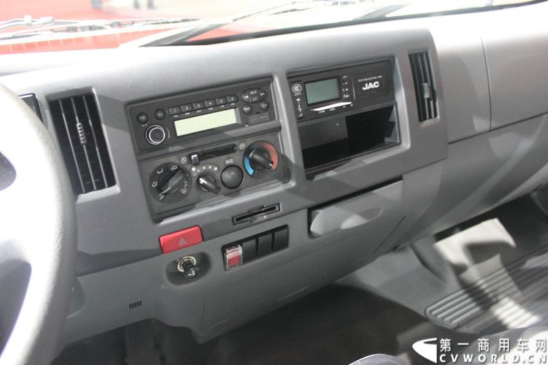   2014年11月20日-23日, 2014广州国际商用车展在广州琶洲中国进出口商品交易会展馆B区举行。作为国内主流商用车企业之一，此次江淮汽车携旗下帅铃全系主力车型及帅铃威司达中卡亮相。图为帅铃威司达中卡 