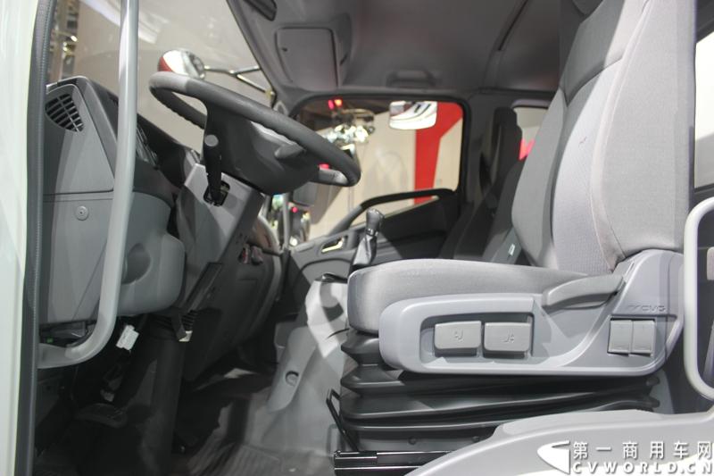   2014年11月20日-23日, 2014广州国际商用车展在广州琶洲中国进出口商品交易会展馆B区举行。作为国内主流商用车企业之一，此次江淮汽车携旗下帅铃全系主力车型及帅铃威司达中卡亮相。图为帅铃威司达中卡 