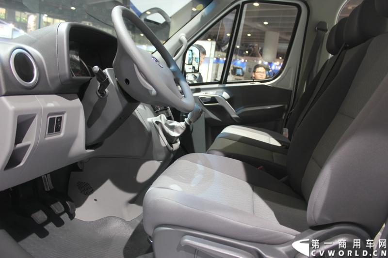   2014年11月20日-23日, 2014广州国际商用车展在广州琶洲中国进出口商品交易会展馆B区举行。作为国内主流商用车企业之一，此次江淮汽车携旗下帅铃全系主力车型及帅铃威司达中卡亮相。图为星锐4系