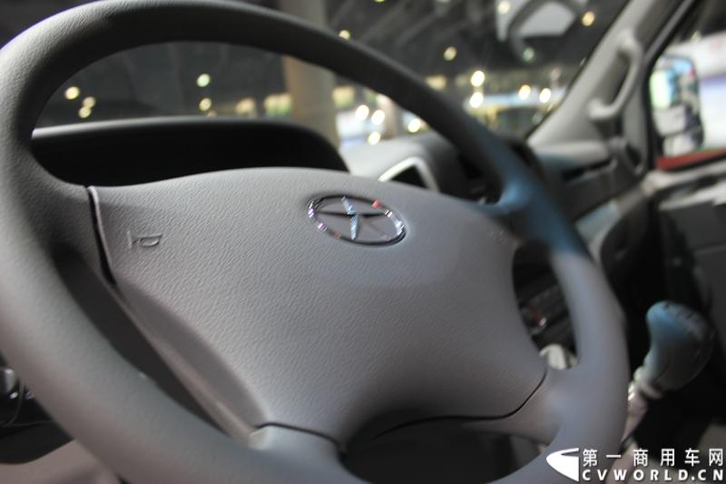   2014年11月20日-23日, 2014广州国际商用车展在广州琶洲中国进出口商品交易会展馆B区举行。作为国内主流商用车企业之一，此次江淮汽车携旗下帅铃全系主力车型及帅铃威司达中卡亮相。图为星锐4系