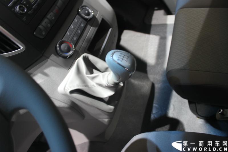   2014年11月20日-23日, 2014广州国际商用车展在广州琶洲中国进出口商品交易会展馆B区举行。作为国内主流商用车企业之一，此次江淮汽车携旗下帅铃全系主力车型及帅铃威司达中卡亮相。图为星锐4系