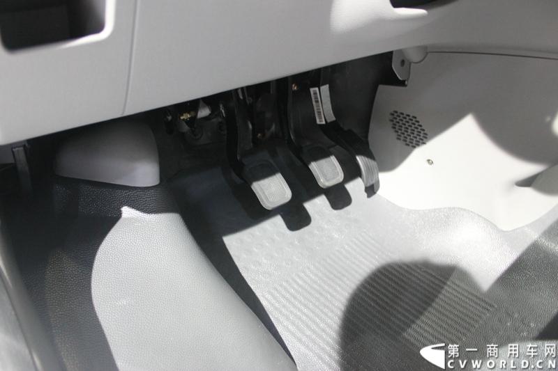   2014年11月20日-23日, 2014广州国际商用车展在广州琶洲中国进出口商品交易会展馆B区举行。作为国内主流商用车企业之一，此次江淮汽车携旗下帅铃全系主力车型及帅铃威司达中卡亮相。图为星锐4系