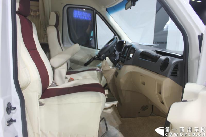   2014年11月20日-23日, 2014广州国际商用车展在广州琶洲中国进出口商品交易会展馆B区举行。作为国内主流商用车企业之一，此次江淮汽车携旗下帅铃全系主力车型及帅铃威司达中卡亮相。图为星锐6系