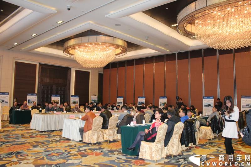 12月5日，北汽福田汽车股份有限公司旗下福田欧辉客车品牌携手80余位河北省公路、旅游和团体客户，举办了“保持APEC蓝 河北在行动”的价值体验之旅主题活动。图为“保持APEC蓝 河北在行动”福田欧辉客车价值体验之旅会议现场