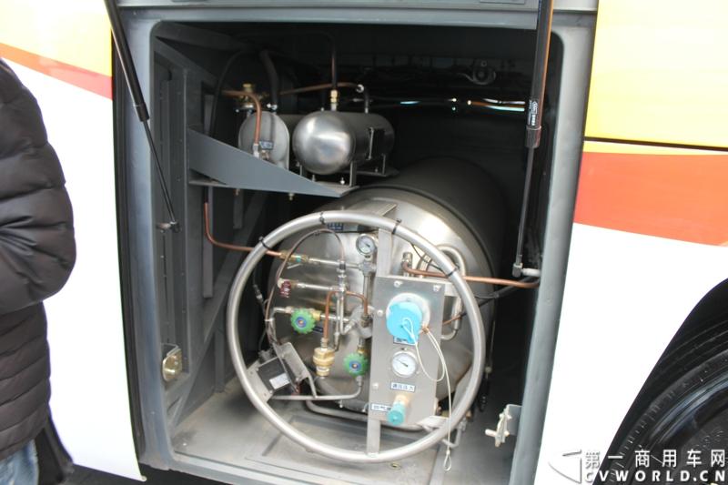 12月5日，北汽福田汽车股份有限公司旗下福田欧辉客车品牌携手80余位河北省公路、旅游和团体客户，举办了“保持APEC蓝 河北在行动”的价值体验之旅主题活动。图为福田欧辉BJ6129 LNG城间客车