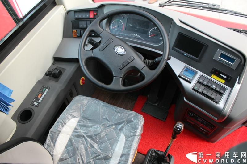 12月5日，北汽福田汽车股份有限公司旗下福田欧辉客车品牌携手80余位河北省公路、旅游和团体客户，举办了“保持APEC蓝 河北在行动”的价值体验之旅主题活动。图为福田欧辉BJ6129 LNG城间客车