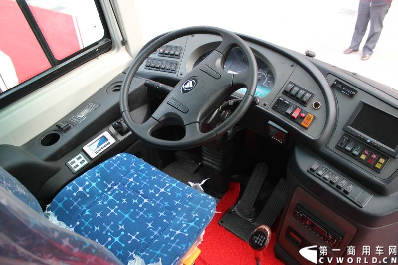 12月5日，北汽福田汽车股份有限公司旗下福田欧辉客车品牌携手80余位河北省公路、旅游和团体客户，举办了“保持APEC蓝 河北在行动”的价值体验之旅主题活动。图为福田欧辉BJ6902 LNG系列城间客车