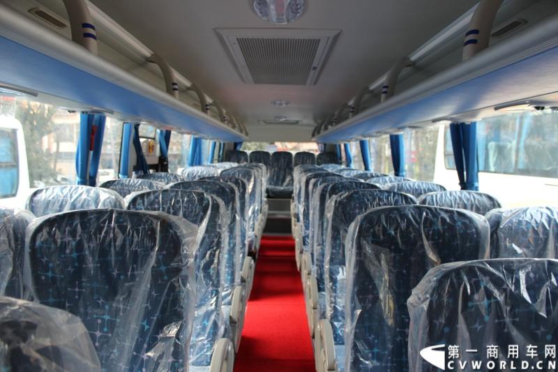 12月5日，北汽福田汽车股份有限公司旗下福田欧辉客车品牌携手80余位河北省公路、旅游和团体客户，举办了“保持APEC蓝 河北在行动”的价值体验之旅主题活动。图为福田欧辉BJ6902 LNG系列城间客车
