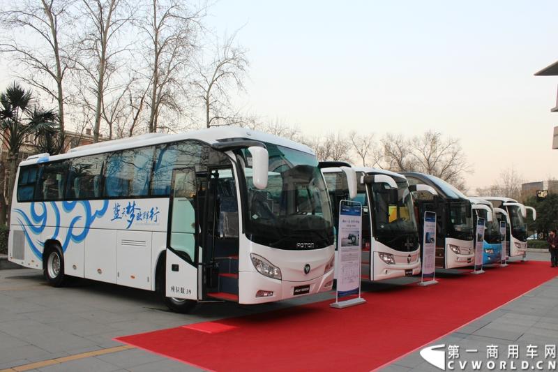 12月5日，北汽福田汽车股份有限公司旗下福田欧辉客车品牌携手80余位河北省公路、旅游和团体客户，举办了“保持APEC蓝 河北在行动”的价值体验之旅主题活动。图为福田欧辉展车
