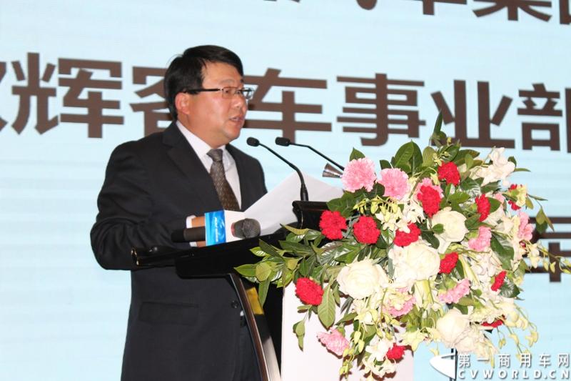 12月5日，北汽福田汽车股份有限公司旗下福田欧辉客车品牌携手80余位河北省公路、旅游和团体客户，举办了“保持APEC蓝 河北在行动”的价值体验之旅主题活动。图为福田汽车集团副总裁、欧辉客车事业部常务副总经理范现军发言