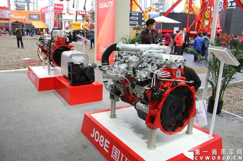 在11月25日-11月28日举行的上海宝马展上（简称上海宝马展），来自上海本地的东道主之一——上海日野发动机有限公司展出了P11C和J08E两款中高端柴油发动机产品。图为上海日野J08E中重型柴油发动机 