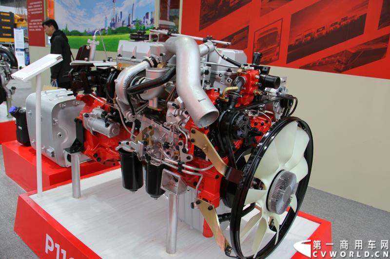 在11月25日-11月28日举行的上海宝马展上（简称上海宝马展），来自上海本地的东道主之一——上海日野发动机有限公司展出了P11C和J08E两款中高端柴油发动机产品。图为上海日野P11C重型国四柴油发动机 