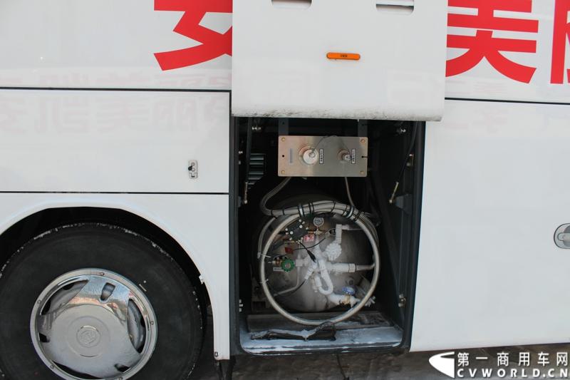 2014年12月16日，“安凯美丽中国行第二季”收官仪式在吉林省长春市隆重举行，安凯客车领导、东北区域用户、以及来自全国四十多家媒体共两百多人参与此次盛会。图为安凯HFF6113K06C2ES LNG客车