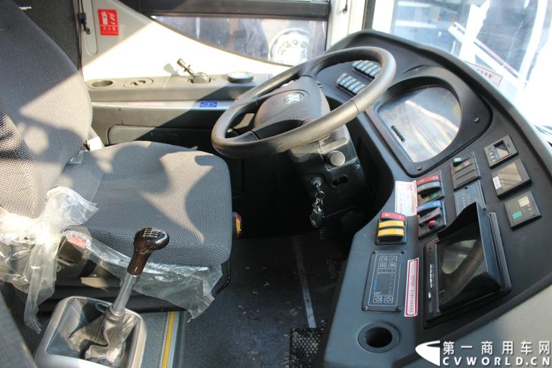 2014年12月16日，“安凯美丽中国行第二季”收官仪式在吉林省长春市隆重举行，安凯客车领导、东北区域用户、以及来自全国四十多家媒体共两百多人参与此次盛会。图为安凯HFF6113K06C2ES LNG客车