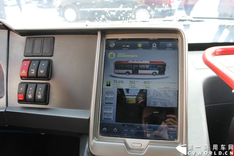 2014年12月16日，“安凯美丽中国行第二季”收官仪式在吉林省长春市隆重举行，安凯客车领导、东北区域用户、以及来自全国四十多家媒体共两百多人参与此次盛会。图为安凯HFF6129G03EV纯电动客车