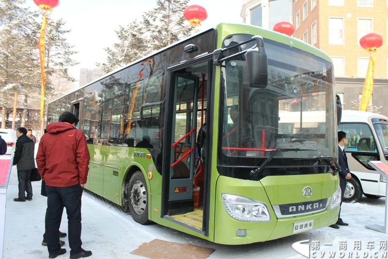 2014年12月16日，“安凯美丽中国行第二季”收官仪式在吉林省长春市隆重举行，安凯客车领导、东北区域用户、以及来自全国四十多家媒体共两百多人参与此次盛会。图为安凯HFF6129G03EV纯电动客车