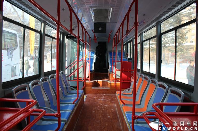 2014年12月16日，“安凯美丽中国行第二季”收官仪式在吉林省长春市隆重举行，安凯客车领导、东北区域用户、以及来自全国四十多家媒体共两百多人参与此次盛会。图为安凯HFF6129G03EV纯电动客车