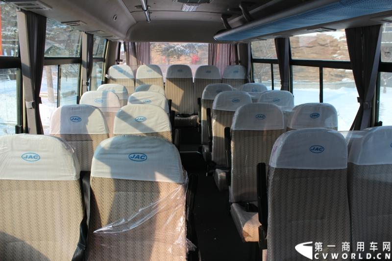 2014年12月16日，“安凯美丽中国行第二季”收官仪式在吉林省长春市隆重举行，安凯客车领导、东北区域用户、以及来自全国四十多家媒体共两百多人参与此次盛会。图为安凯HK6700K41中巴客车