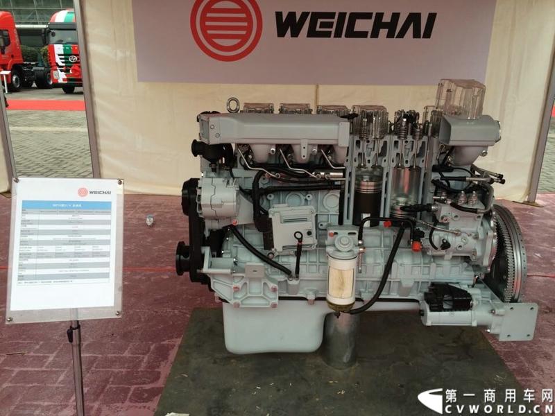 2014年12月17日，上汽依维柯红岩2015商务年会在重庆隆重召开。来自全国各地的数百家红岩重卡经销商及服务商代表和行业媒体共聚重庆，回顾2014年宏观经济走势及重卡市场整体态势，共商2015年大计。