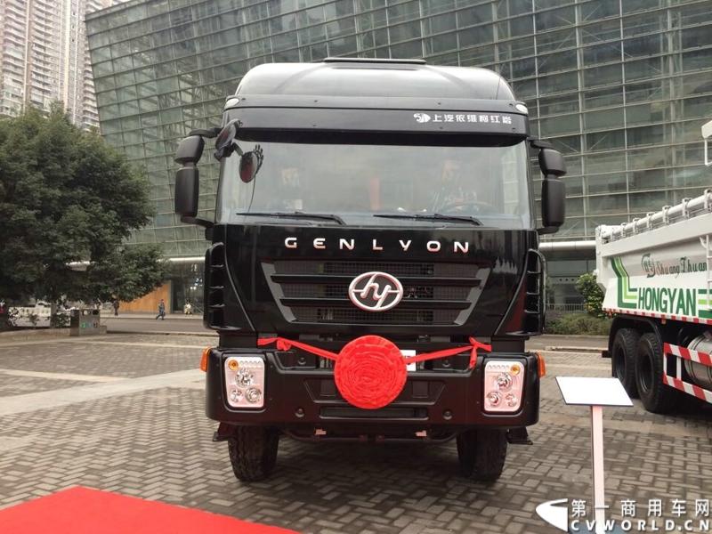 2014年12月17日，上汽依维柯红岩2015商务年会在重庆隆重召开。来自全国各地的数百家红岩重卡经销商及服务商代表和行业媒体共聚重庆，回顾2014年宏观经济走势及重卡市场整体态势，共商2015年大计。