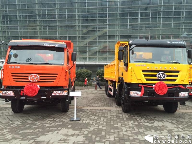 2014年12月17日，上汽依维柯红岩2015商务年会在重庆隆重召开。来自全国各地的数百家红岩重卡经销商及服务商代表和行业媒体共聚重庆，回顾2014年宏观经济走势及重卡市场整体态势，共商2015年大计。