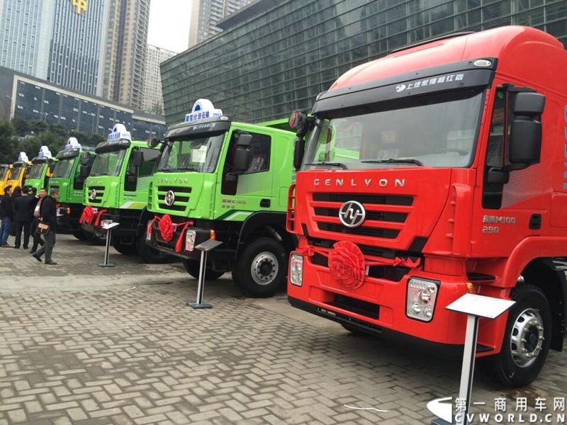 2014年12月17日，上汽依维柯红岩2015商务年会在重庆隆重召开。来自全国各地的数百家红岩重卡经销商及服务商代表和行业媒体共聚重庆，回顾2014年宏观经济走势及重卡市场整体态势，共商2015年大计。