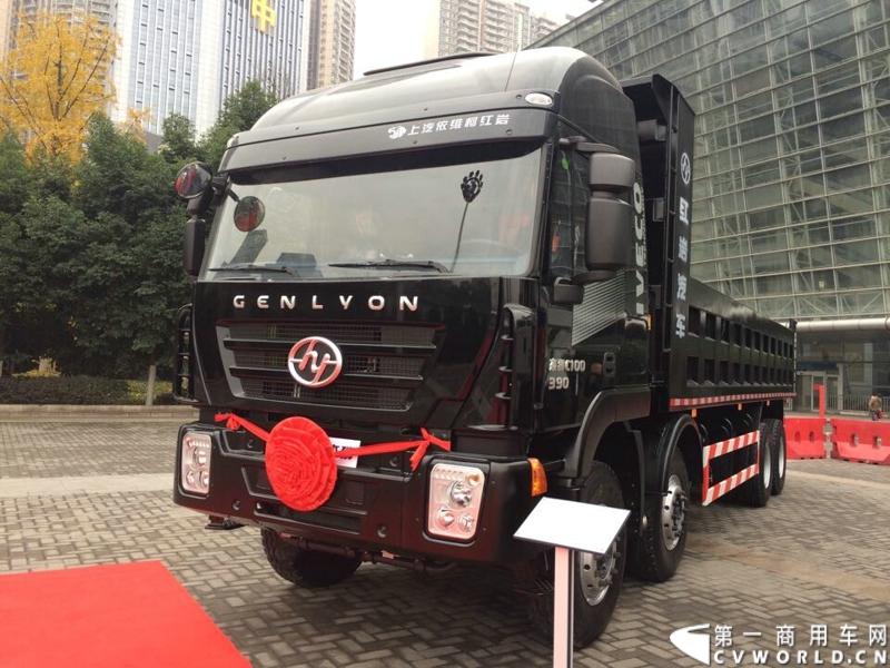 2014年12月17日，上汽依维柯红岩2015商务年会在重庆隆重召开。来自全国各地的数百家红岩重卡经销商及服务商代表和行业媒体共聚重庆，回顾2014年宏观经济走势及重卡市场整体态势，共商2015年大计。