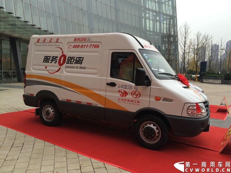 2014年12月17日，上汽依维柯红岩2015商务年会在重庆隆重召开。来自全国各地的数百家红岩重卡经销商及服务商代表和行业媒体共聚重庆，回顾2014年宏观经济走势及重卡市场整体态势，共商2015年大计。