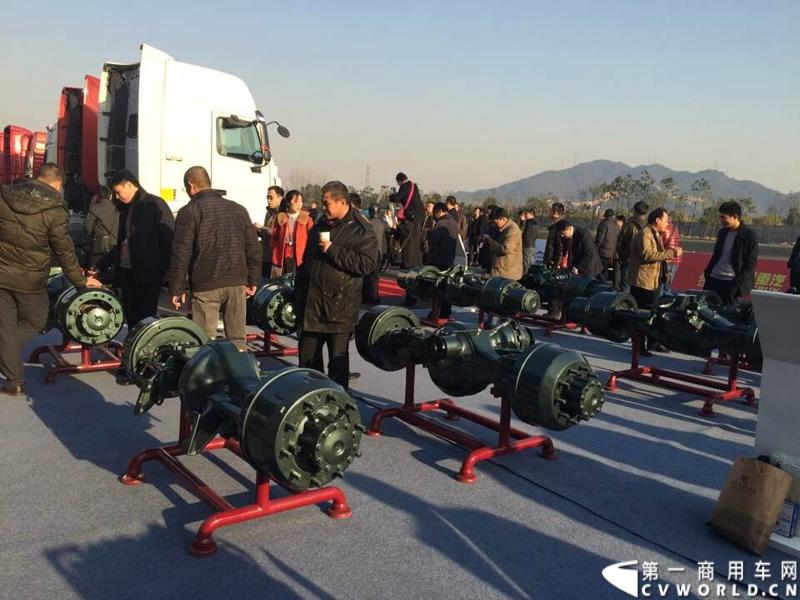 2014年12月18日，以“变革创领价值”为主题的中国重汽集团2015商务大会在杭州隆重召开。今年的中国重汽集团商务大会首次走出济南, 在西子湖畔杭州召开。