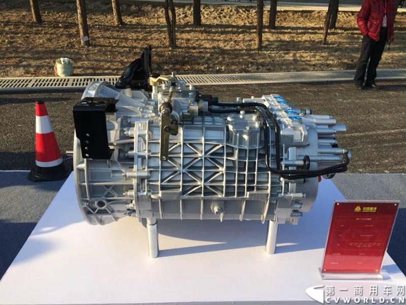 2014年12月18日，以“变革创领价值”为主题的中国重汽集团2015商务大会在杭州隆重召开。今年的中国重汽集团商务大会首次走出济南, 在西子湖畔杭州召开。