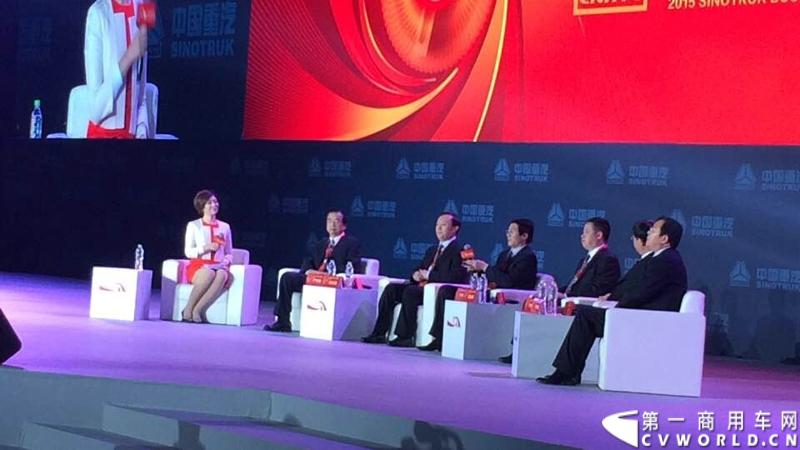 2014年12月18日，以“变革创领价值”为主题的中国重汽集团2015商务大会在杭州隆重召开。今年的中国重汽集团商务大会首次走出济南, 在西子湖畔杭州召开。