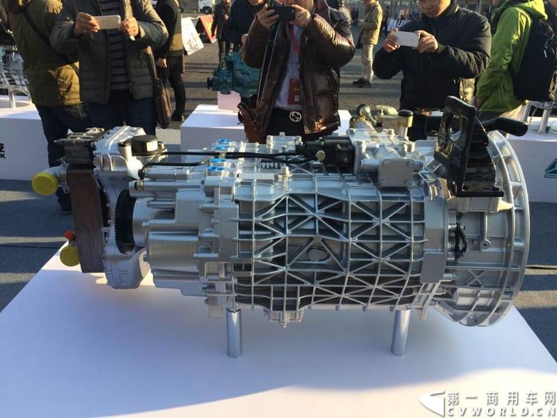 2014年12月18日，以“变革创领价值”为主题的中国重汽集团2015商务大会在杭州隆重召开。今年的中国重汽集团商务大会首次走出济南, 在西子湖畔杭州召开。