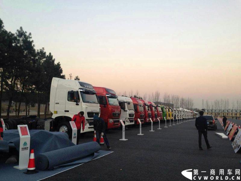 2014年12月18日，以“变革创领价值”为主题的中国重汽集团2015商务大会在杭州隆重召开。今年的中国重汽集团商务大会首次走出济南, 在西子湖畔杭州召开。