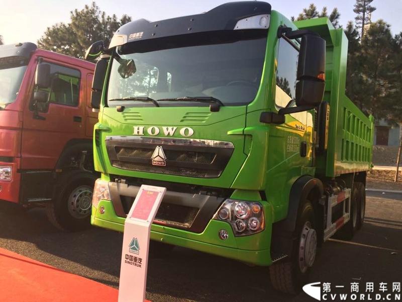 2014年12月18日，以“变革创领价值”为主题的中国重汽集团2015商务大会在杭州隆重召开。今年的中国重汽集团商务大会首次走出济南, 在西子湖畔杭州召开。