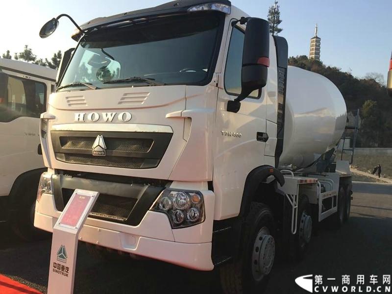 2014年12月18日，以“变革创领价值”为主题的中国重汽集团2015商务大会在杭州隆重召开。今年的中国重汽集团商务大会首次走出济南, 在西子湖畔杭州召开。