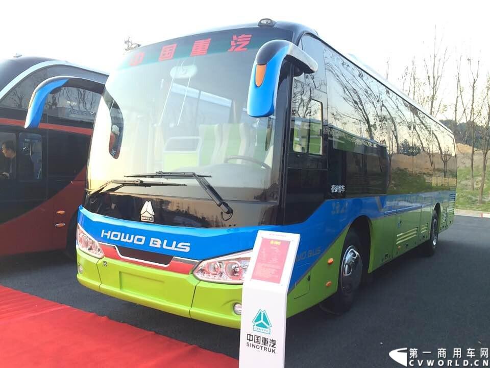 2014年12月18日，以“变革创领价值”为主题的中国重汽集团2015商务大会在杭州隆重召开。今年的中国重汽集团商务大会首次走出济南, 在西子湖畔杭州召开。