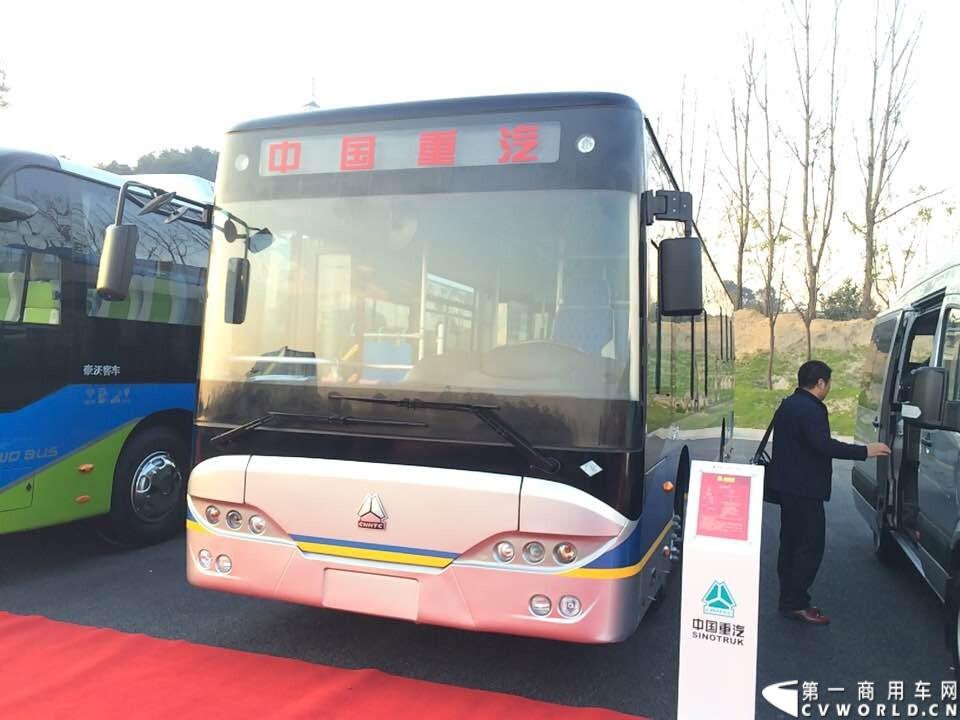 2014年12月18日，以“变革创领价值”为主题的中国重汽集团2015商务大会在杭州隆重召开。今年的中国重汽集团商务大会首次走出济南, 在西子湖畔杭州召开。